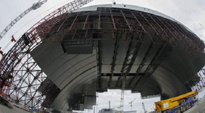 La construcción del superdomo que resguardará el reactor de Chernobyl